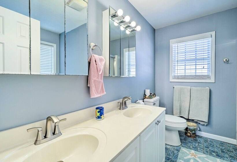 Spacious North Topsail Family Home With 2 Decks