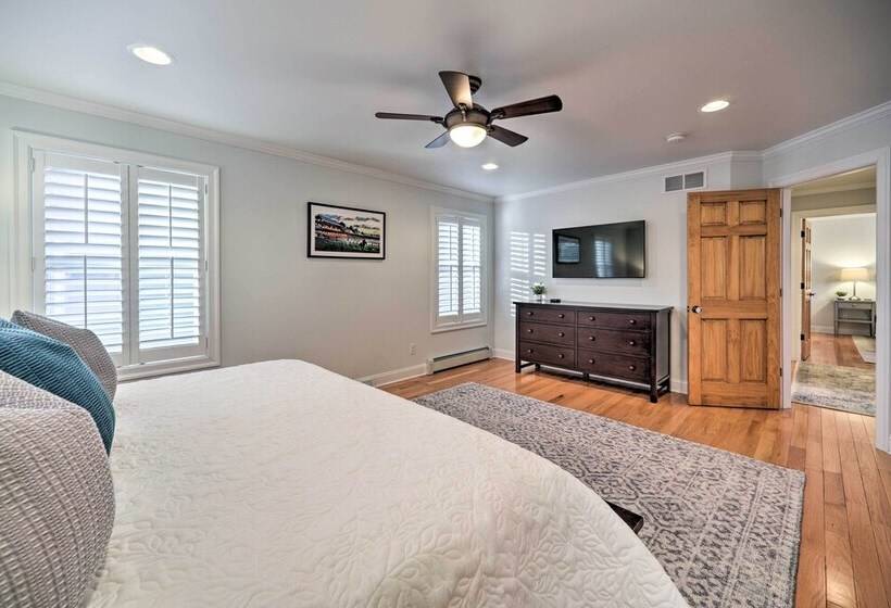 Stunning House W/ Deck, Game Room & Home Gym!