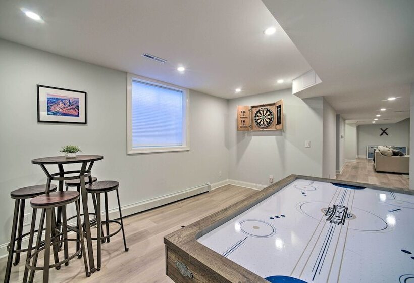 Stunning House W/ Deck, Game Room & Home Gym!