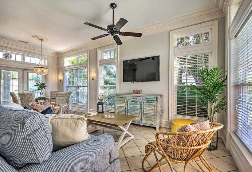 Sugar Beach Haven    Walk To Beach!