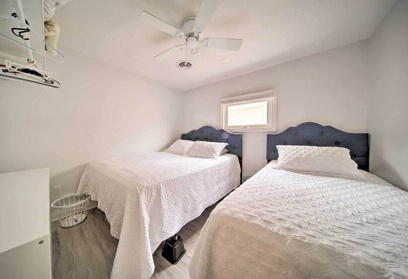 Waterfront Lake Erie Cottage Near Presque Isle!