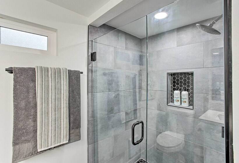 Tacoma  Dash Point Beach Cabin  W/ Balcony!