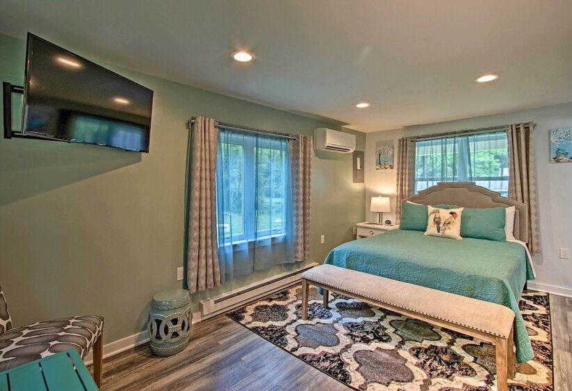 The Overlook Home: Water Views, Hiking & Boating