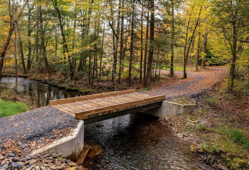 The Overlook Home: Water Views, Hiking & Boating