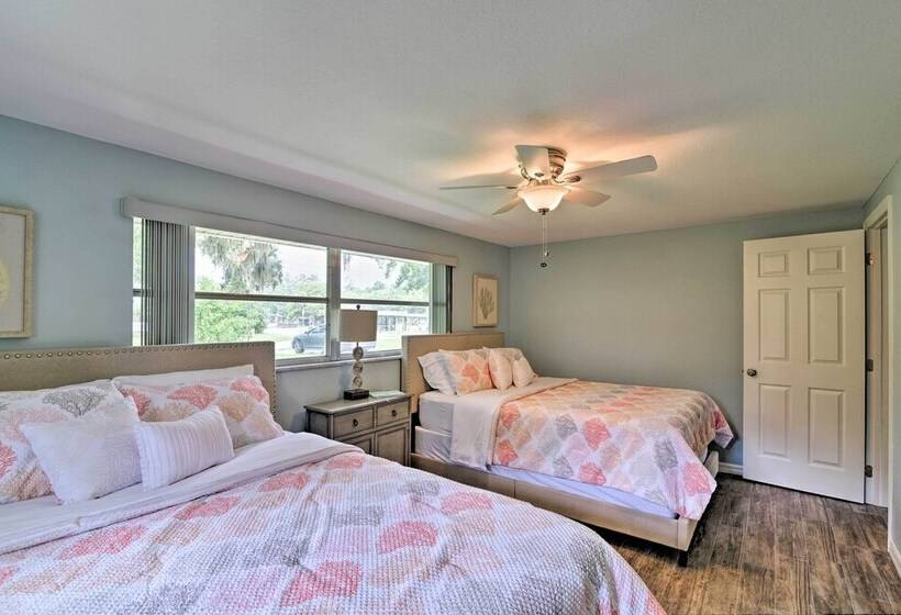 Updated Rustic Yankeetown Home W/ Lanai & Dock