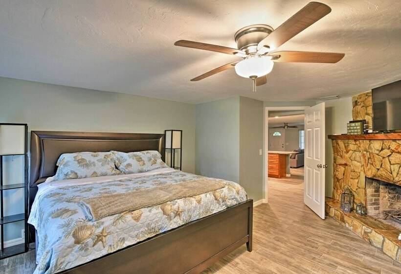 Updated Rustic Yankeetown Home W/ Lanai & Dock