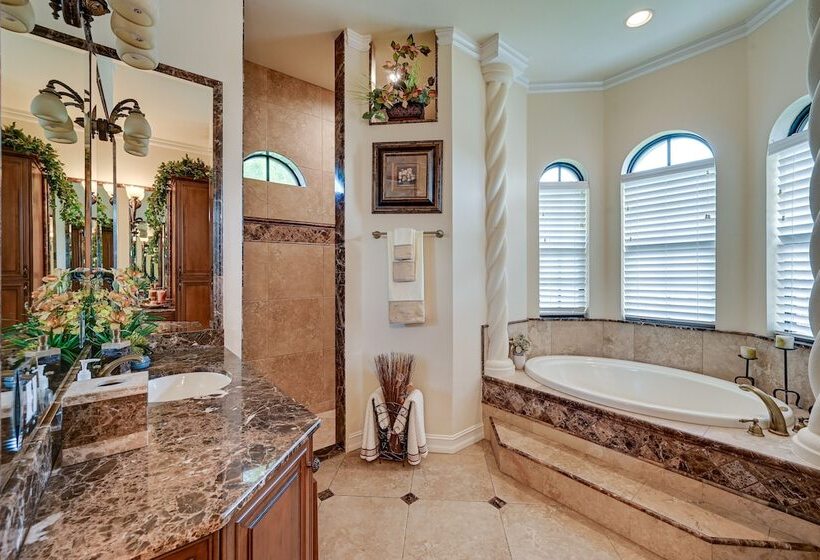 Upscale Marco Island Home W/ Pool, 1 Mi To Beach