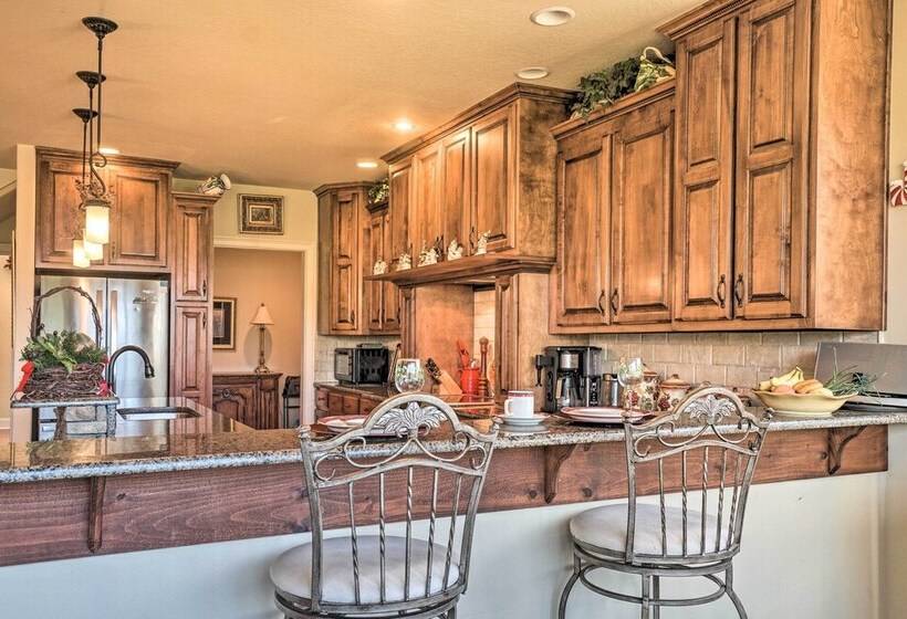Upscale Mountain Escape W/ View, 10 Mi To Dwtn!