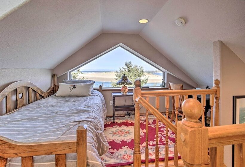 Waldport Beach House W/ Loft, Grill & Ocean Views!