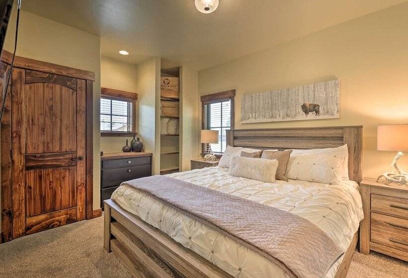 Walk To Main St & Marina: Grand Lake Cabin!