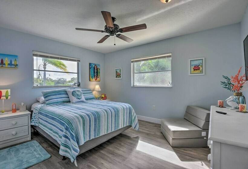 Waterfront Nokomis Escape W/ Dock, Kayaks & Bikes!
