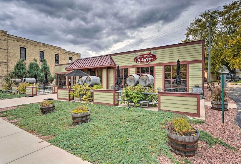 Airy Cottage Close To Rock Lake W/ Fire Pit!