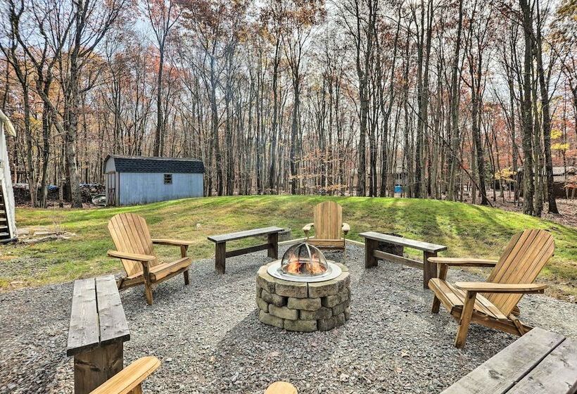 Hot Tub, Lake Access: Serene Albrightsville Home!