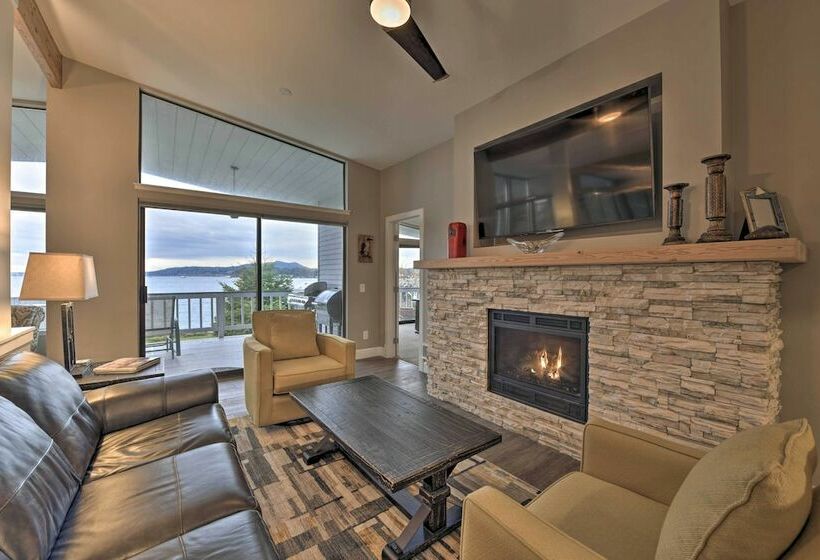 Bayfront Home   Take Ferry To The San Juan Islands
