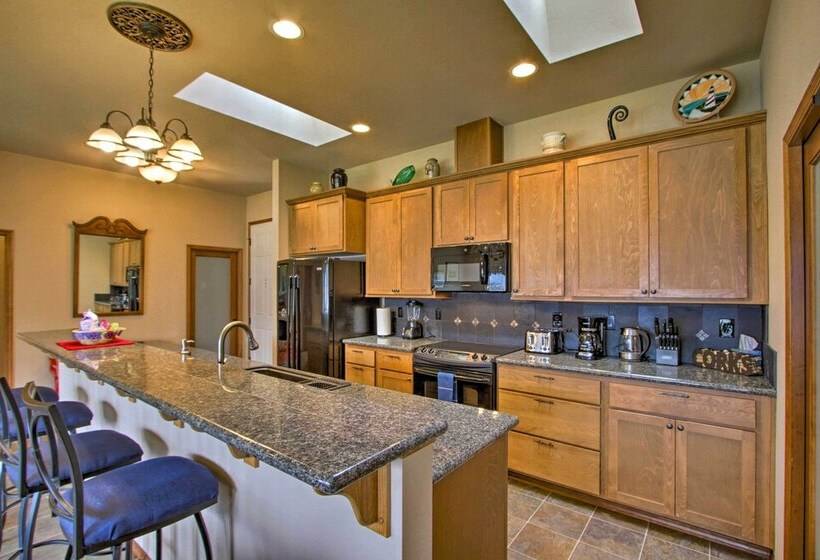 Bayside Home   6 Miles To Olympic National Forest!