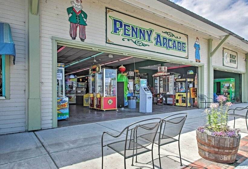 Bayside Weirs Beach Cottage < Half Mile To Pier!