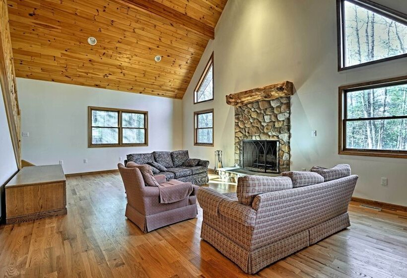 Benton Home On 50 Acres W/ Private Deck & Views!