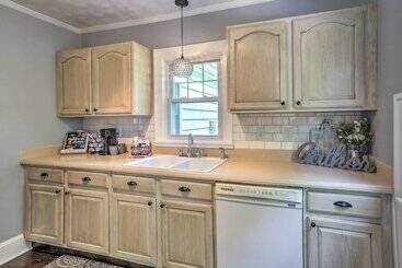 Bright Parma Home W/ Outdoor Space < 10 Mi To Dtwn