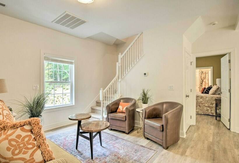 Butterfly Creek Columbus Estate On 3 Acres!