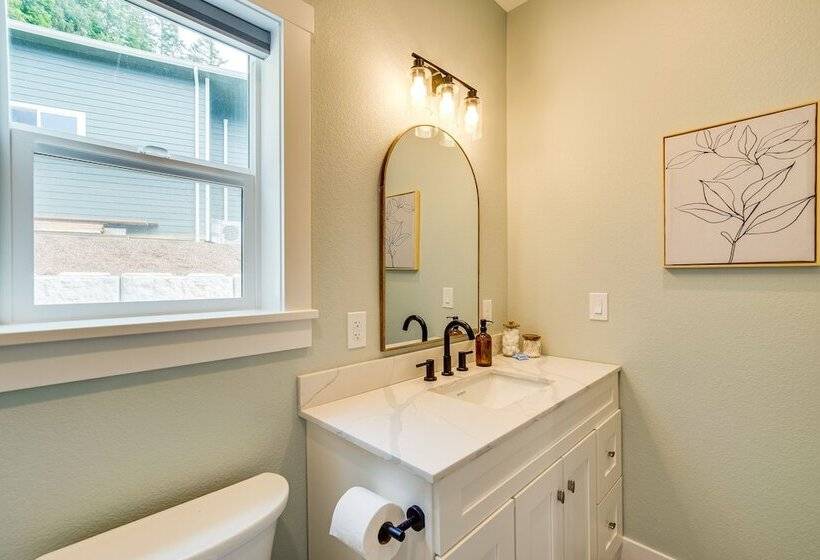 Charming Florence Home W/ Fire Pit & River Views!