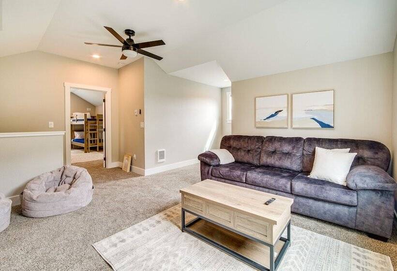 Charming Florence Home W/ Fire Pit & River Views!