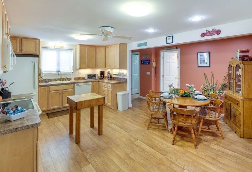 Charming Old Saybrook Home: Half Mi To Sand & Sea!