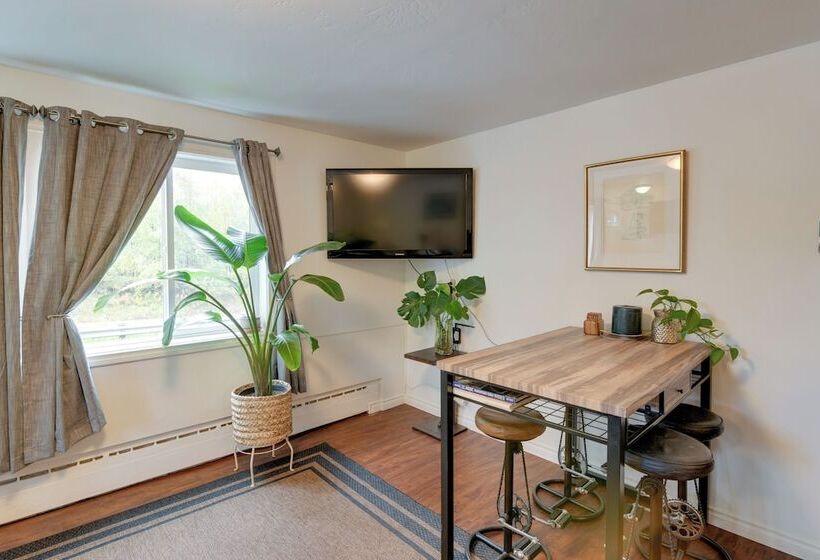 Cozy Anchorage Retreat < 4 Mi To Downtown!