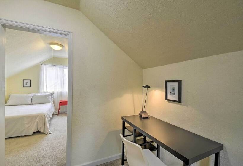 Cozy Tacoma Home: Close To Beaches & Boating!