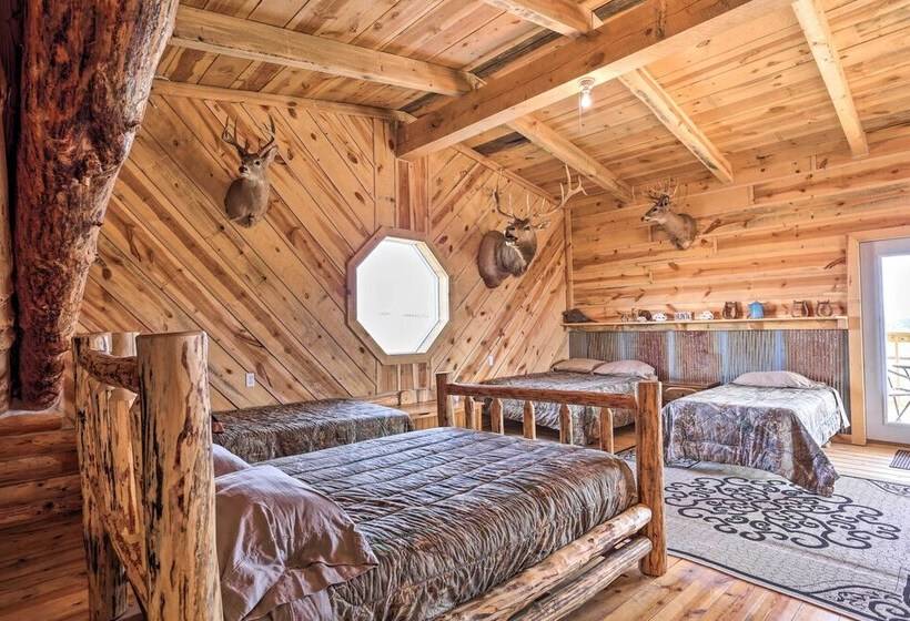 Secluded Belle Fourche Cabin: Group Friendly!