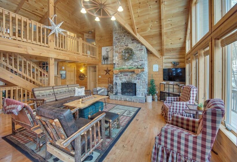 Grand 4,000 Sq Ft House   11 Miles To Lancaster!
