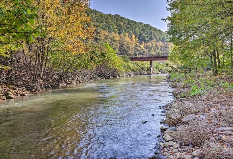 Home On Shared 10 Acres, On Site Trail Access