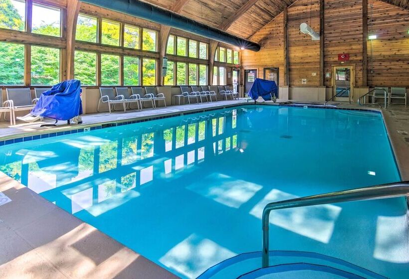 Game Room & Mountain Views: Lake Lure Retreat!