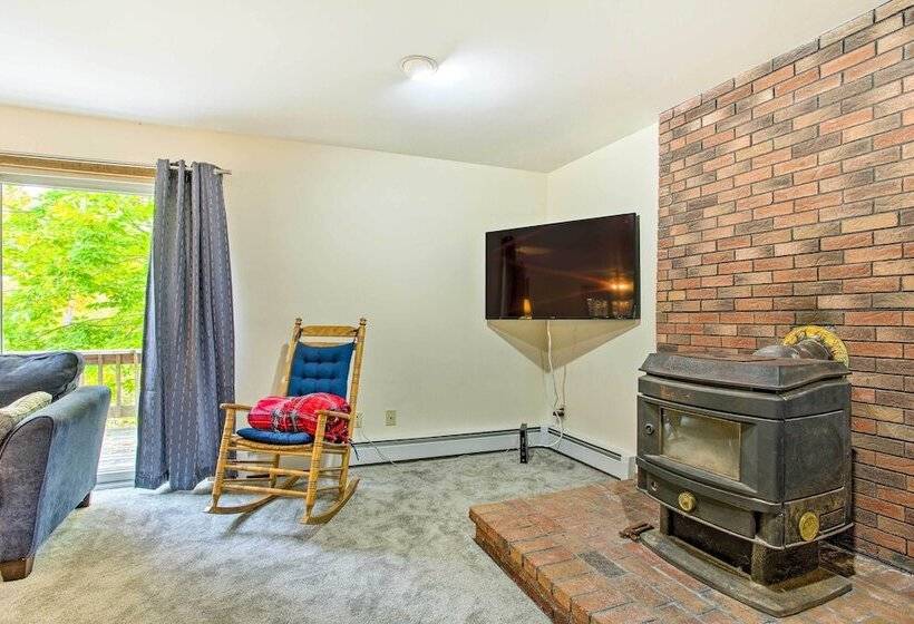 Pet Friendly Gilford Home: 3 Mi To Gunstock & Lake