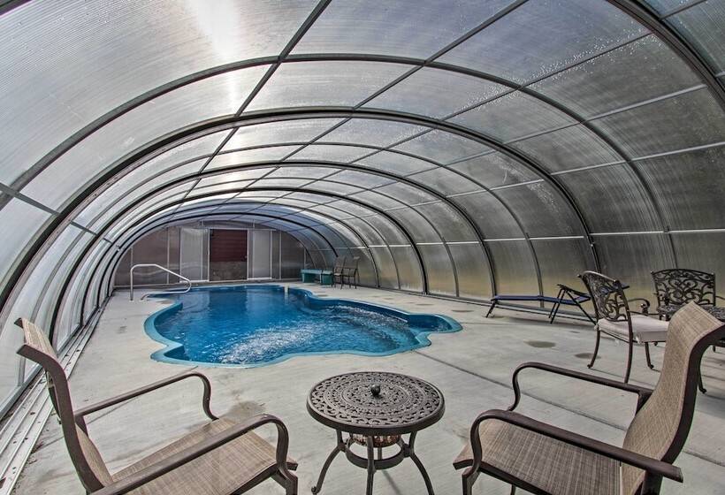 Luxe Cabin W/ Covered Pool + Smoky Mountain Vistas