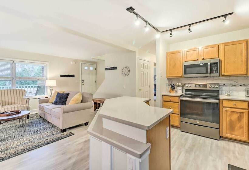 Blakeslee Home W/ Private Hot Tub, 5 Mi To Skiing!