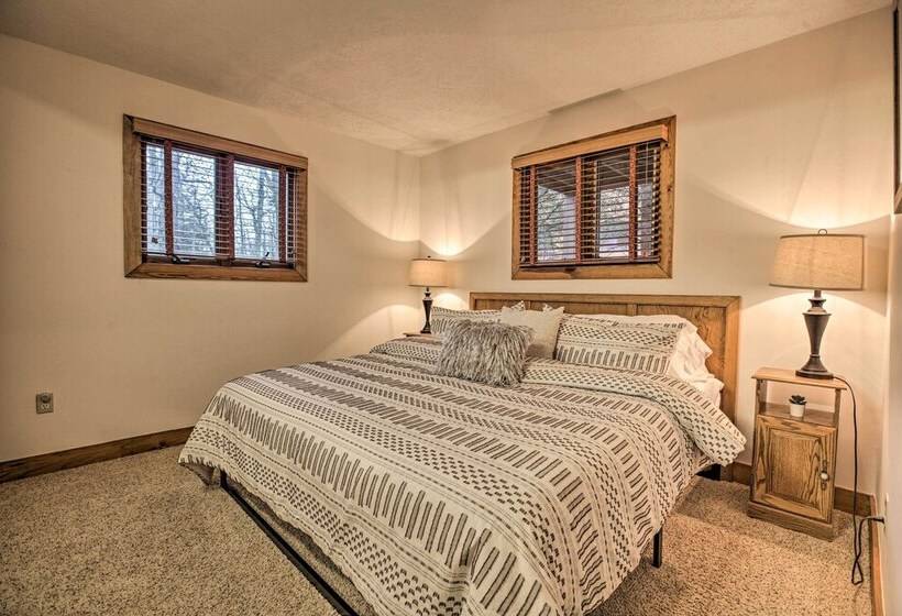 Mountaintop Wintergreen Resort Home W/ Deck, Views