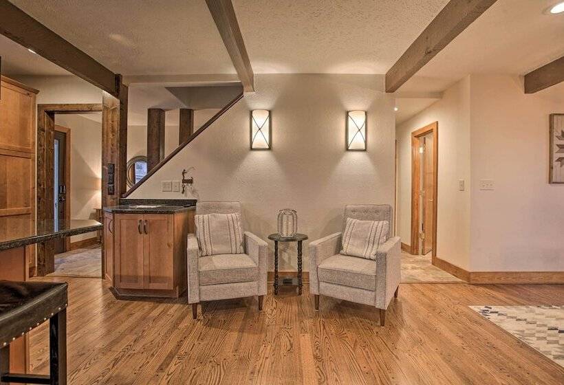 Mountaintop Wintergreen Resort Home W/ Deck, Views