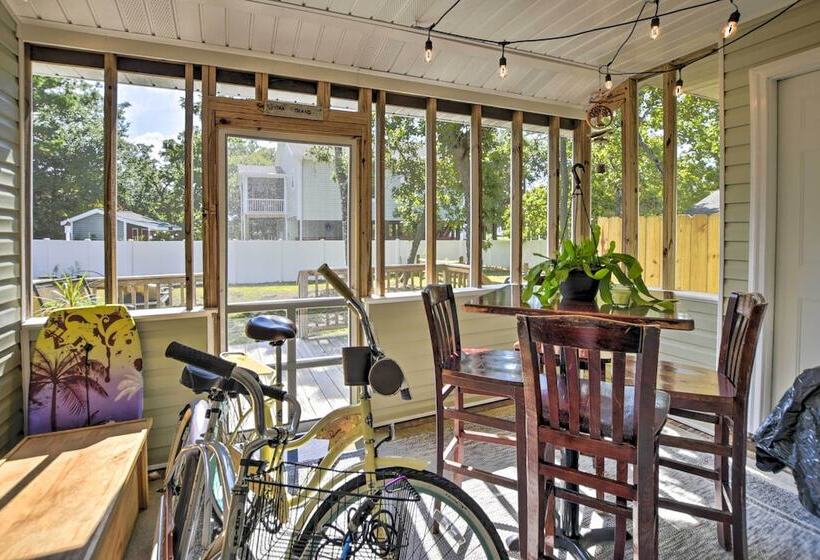 Oak Island Cottage: Minutes To Long Beach!