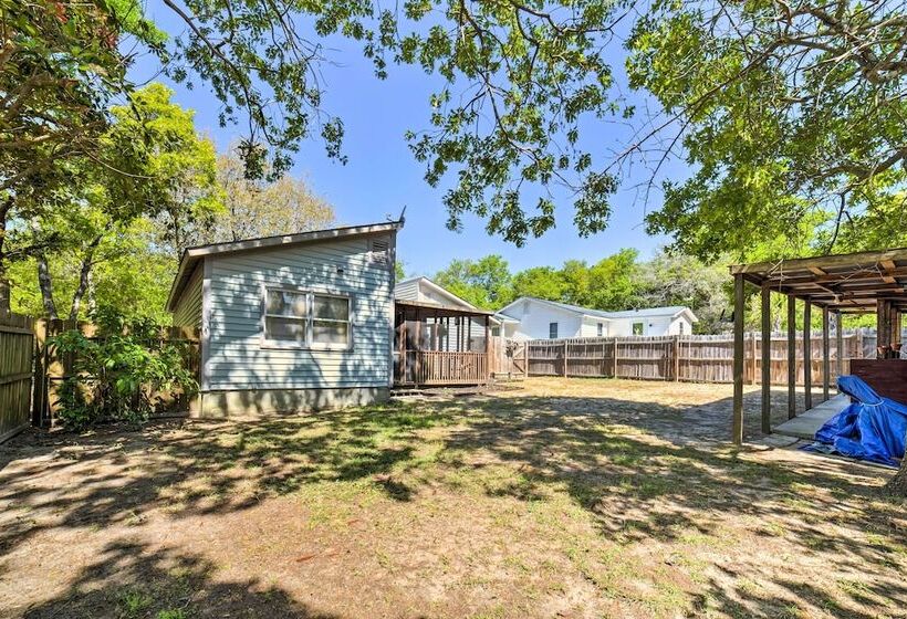 Oak Island Home W/ Fenced Yard, Walk To Long Beach