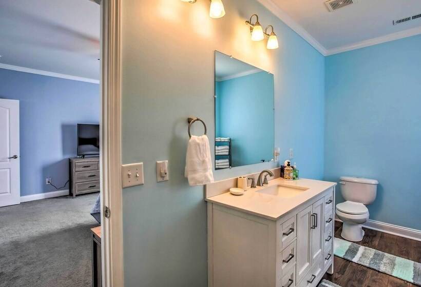 Ocean Isle Beach Escape Centrally Located!