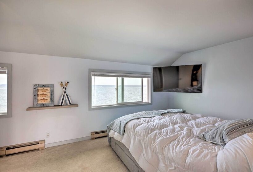 Oceanfront Ferndale Oasis W/ Fire Pit, Grill!