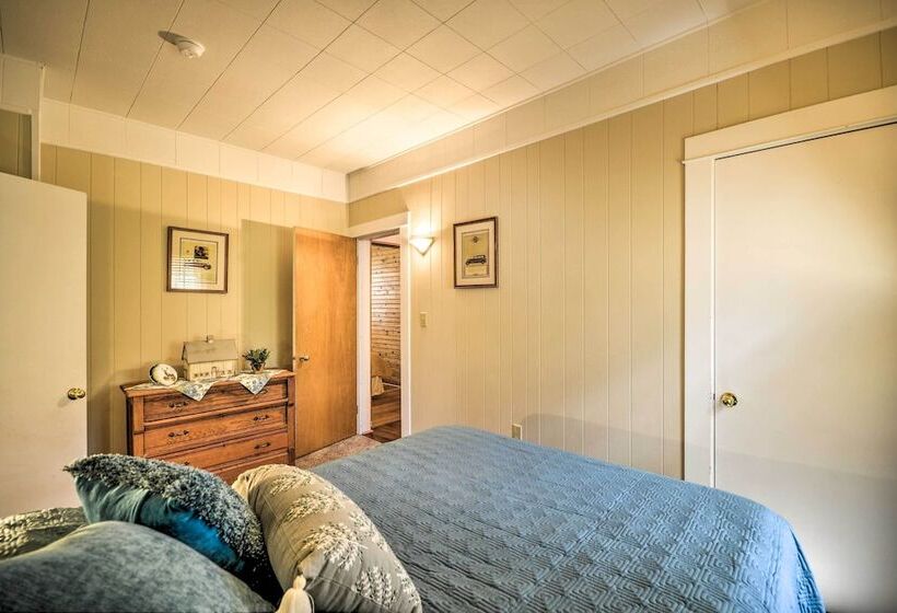 Pet Friendly Cody Home   Walk To Main Street!