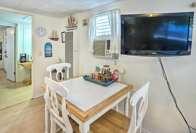 Quaint Avalon Cottage < Half Mi To Beaches!