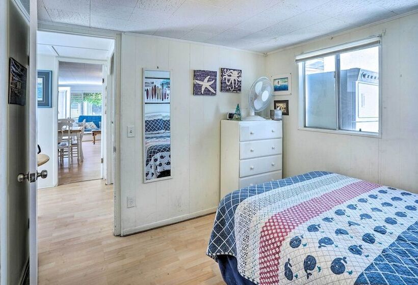 Quaint Avalon Cottage < Half Mi To Beaches!