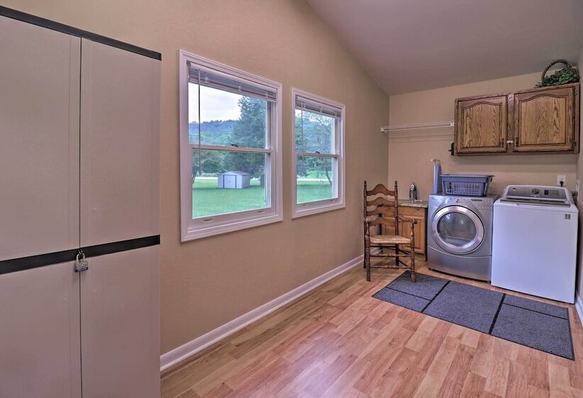 Hendersonville Home W/ Fire Pit: 5 Mi To Downtown!