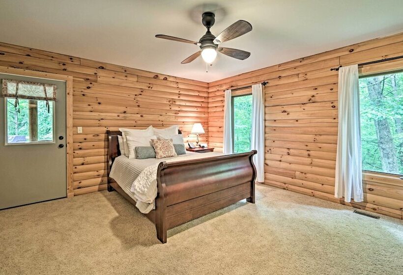 Quiet Cabin W/ Hot Tub ~ 15 Mi To State Parks!