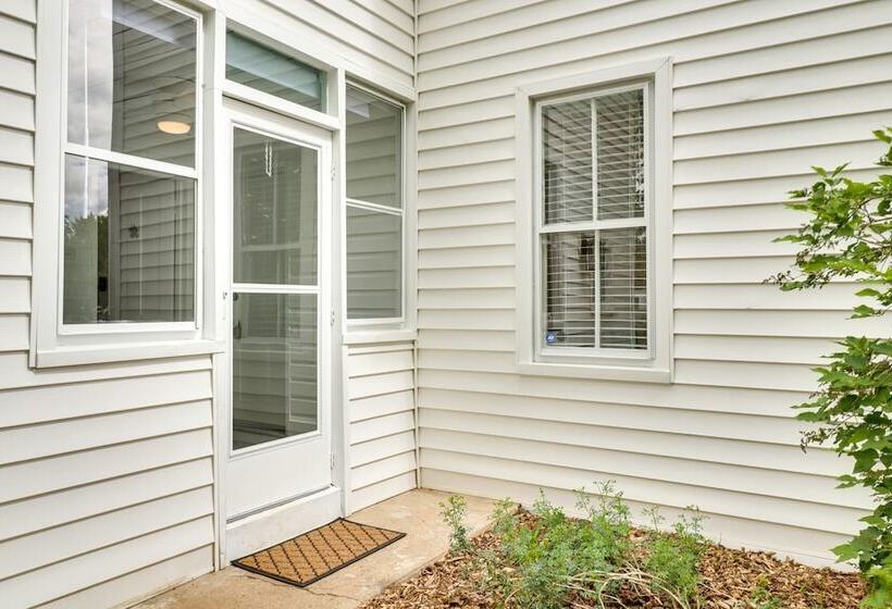 Quiet Farmhouse On 77 Acres Near Shenandoah River!