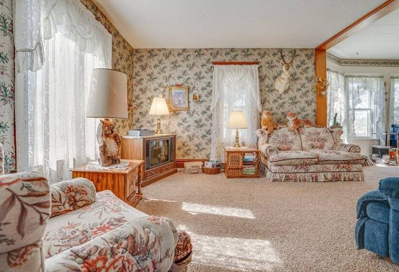 Quiet Farmhouse Retreat W/ Fire Pit Pets Welcome