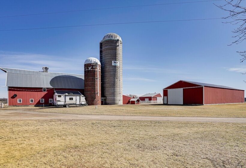 Quiet Farmhouse Retreat W/ Fire Pit   Pets Welcome