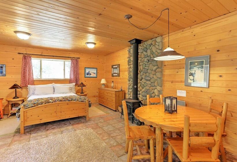 Romantic Riverfront Cottage   1 Mile To Winthrop!